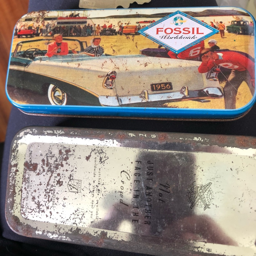 Retro Fossil watch tin
